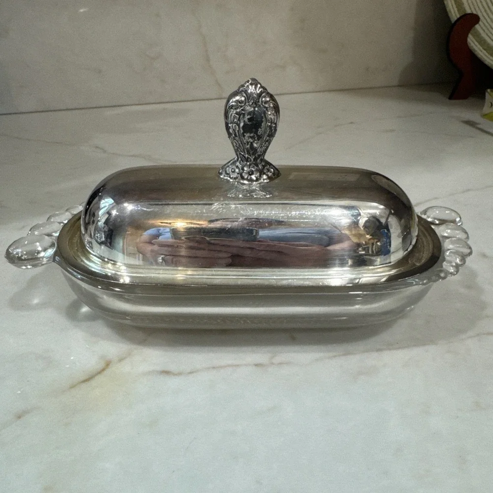 WM Rogers & Sons Silverplated Teardrop Glass Base Butter Dish 387 Vintage (2 Pc)